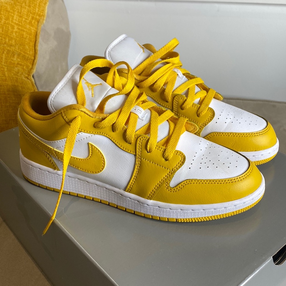 2021 Air Jordan 1 GS 'Pollen' – Size US 7 Y